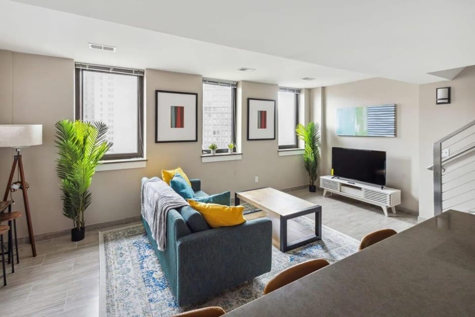 TV and multimedia, Living room, Seating area, Evening entertainment