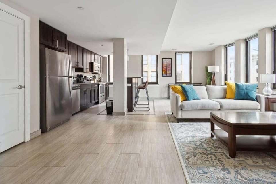 Kitchen or kitchenette, Living room, Seating area, minibar