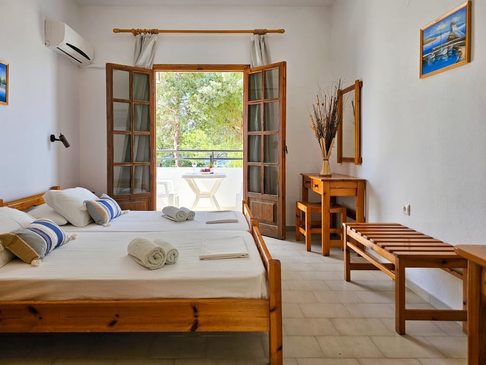 Bed, Balcony/Terrace, Bedroom, towels
