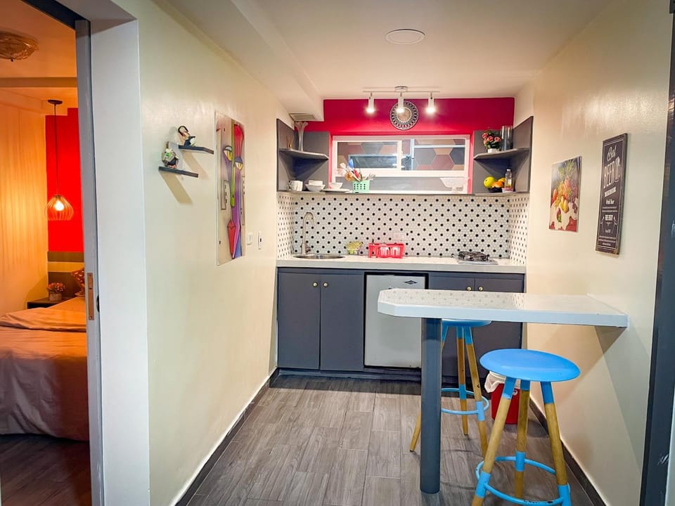 Red apartment excelente ubicacion Laurles Los molinos Apartment in Medellin