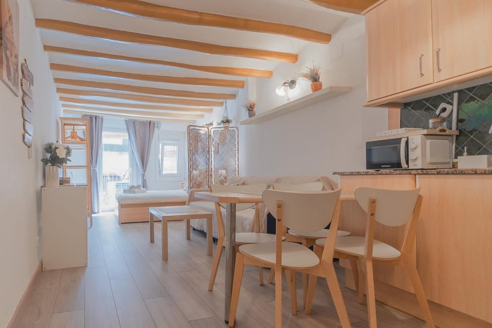 TV and multimedia, Kitchen or kitchenette, Dining area, minibar