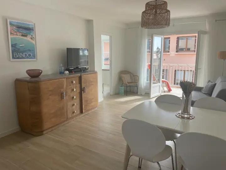 Très bel appartement vue mer Apartment in Sanary-sur-Mer