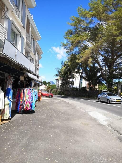 Neighbourhood, Street view
