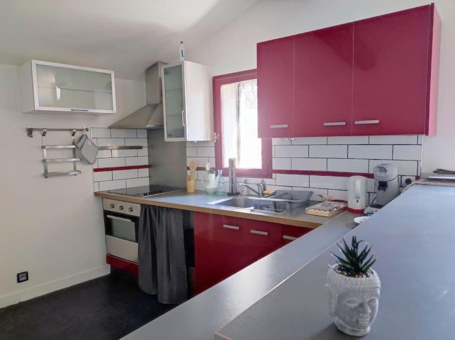 Dining area, minibar, pet friendly, stove