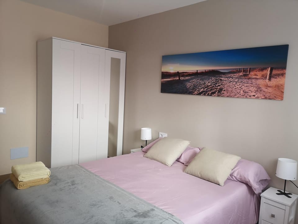 Hostal Mari en La Laguna, alquiler habitación privada en hostal, 6 habitaciones cerca de la universidad y aeropuerto Norte, 3 baños compartidos Bed and Breakfast in Canary Islands