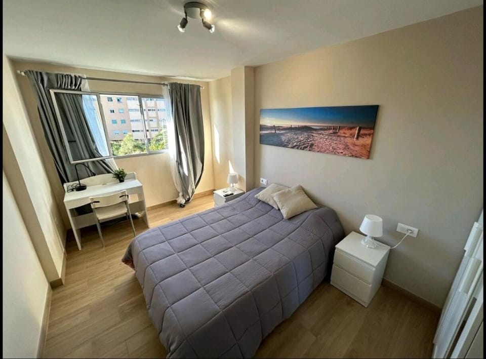 Hostal Mari en La Laguna, alquiler habitación privada en hostal, 6 habitaciones cerca de la universidad y aeropuerto Norte, 3 baños compartidos Bed and Breakfast in Canary Islands