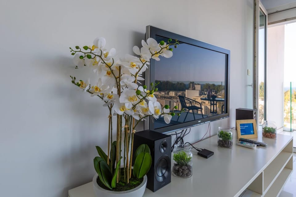 Modern seafront apartment Apartment in Germasogeia
