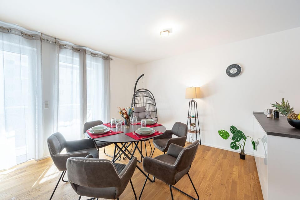 Seating area, Dining area