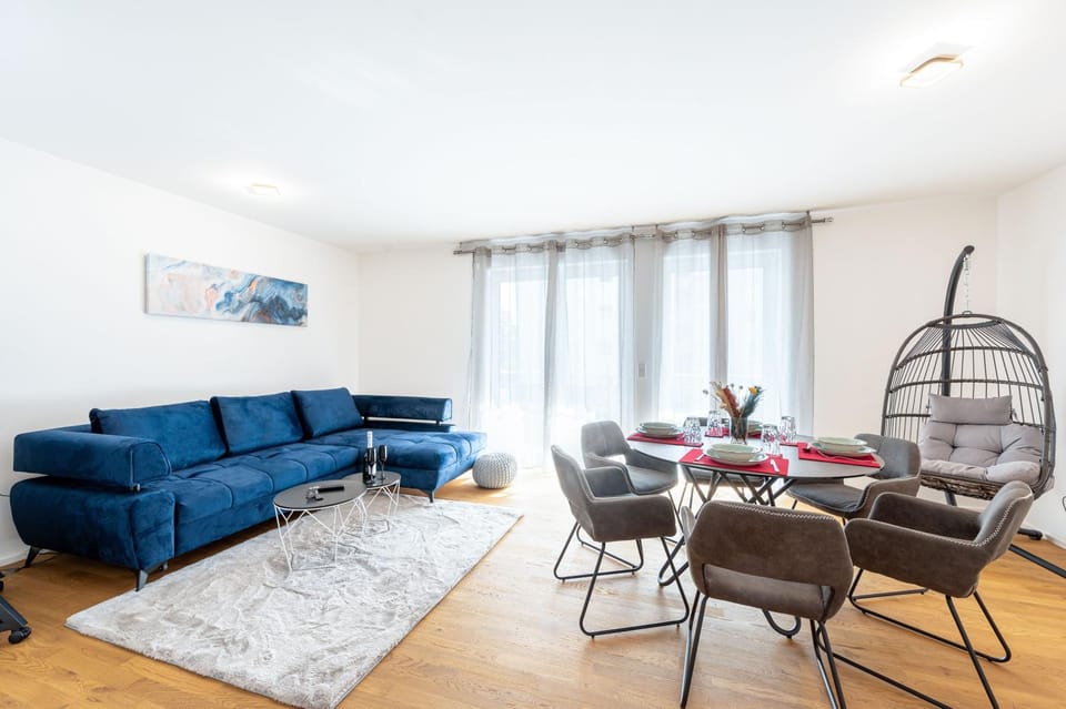 Living room, Seating area, Dining area