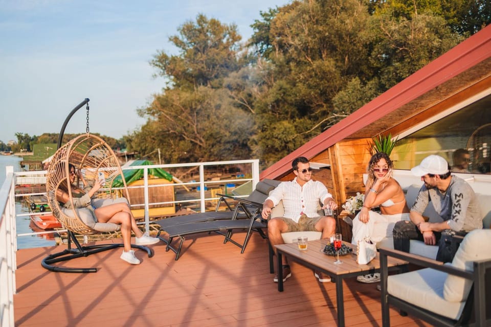 Day, People, Natural landscape, View (from property/room), Balcony/Terrace, group of guests