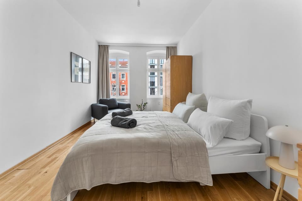 Bed, Photo of the whole room, Seating area, Bedroom, towels, wardrobe