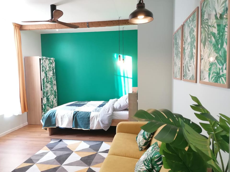 Bed, Living room, Bedroom