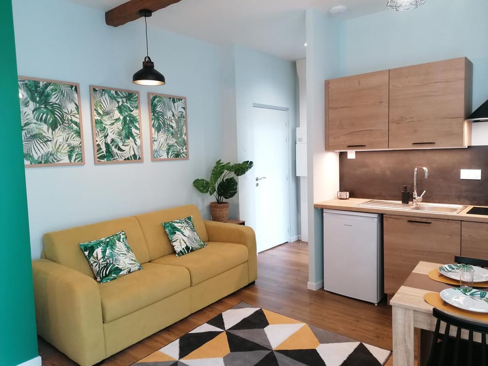 Kitchen or kitchenette, Living room, Dining area, stove, kitchen