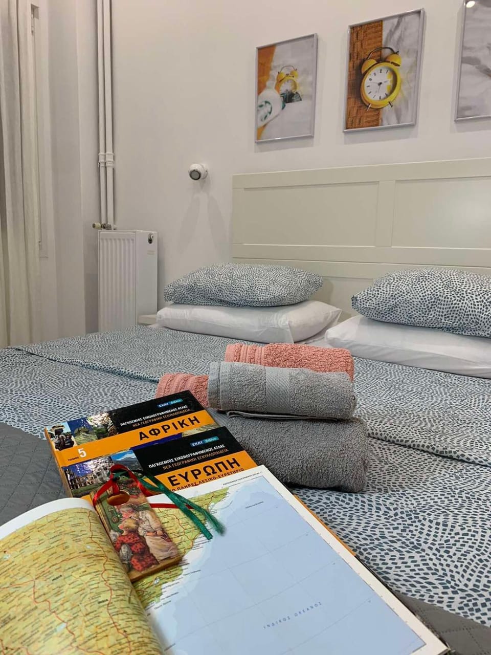 Bed, Decorative detail, Bedroom