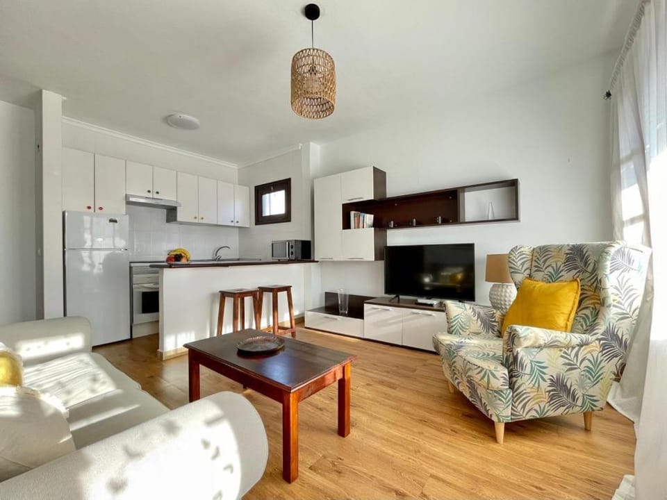 TV and multimedia, Kitchen or kitchenette, Living room, Dining area, minibar, pet friendly, stove