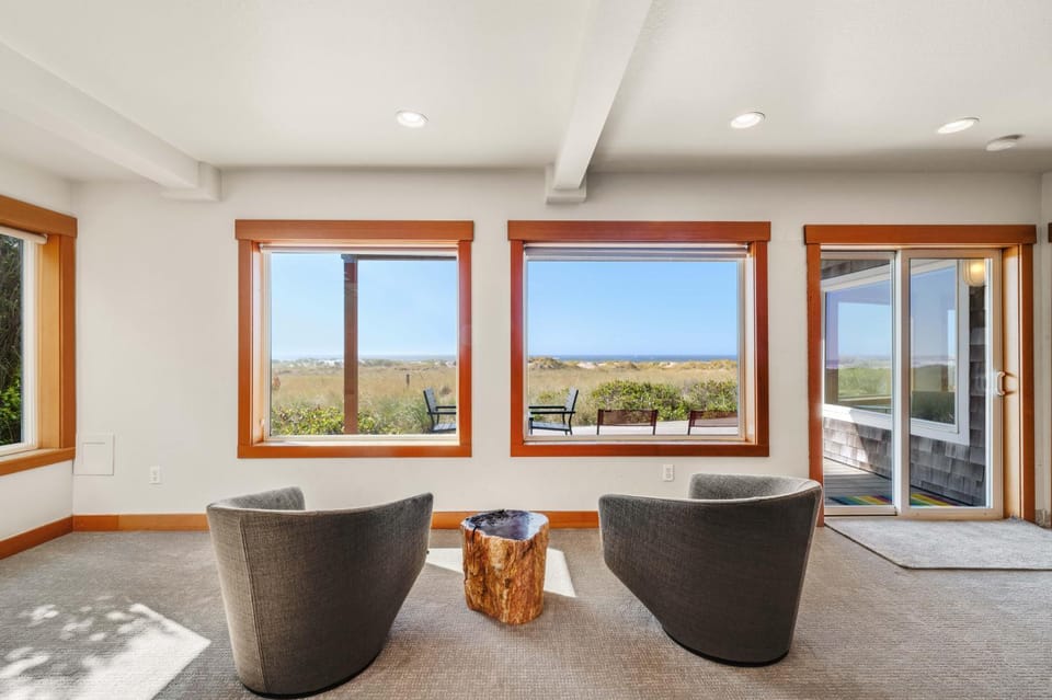 Ocean Front Getaway MCA#1236 House in Manzanita