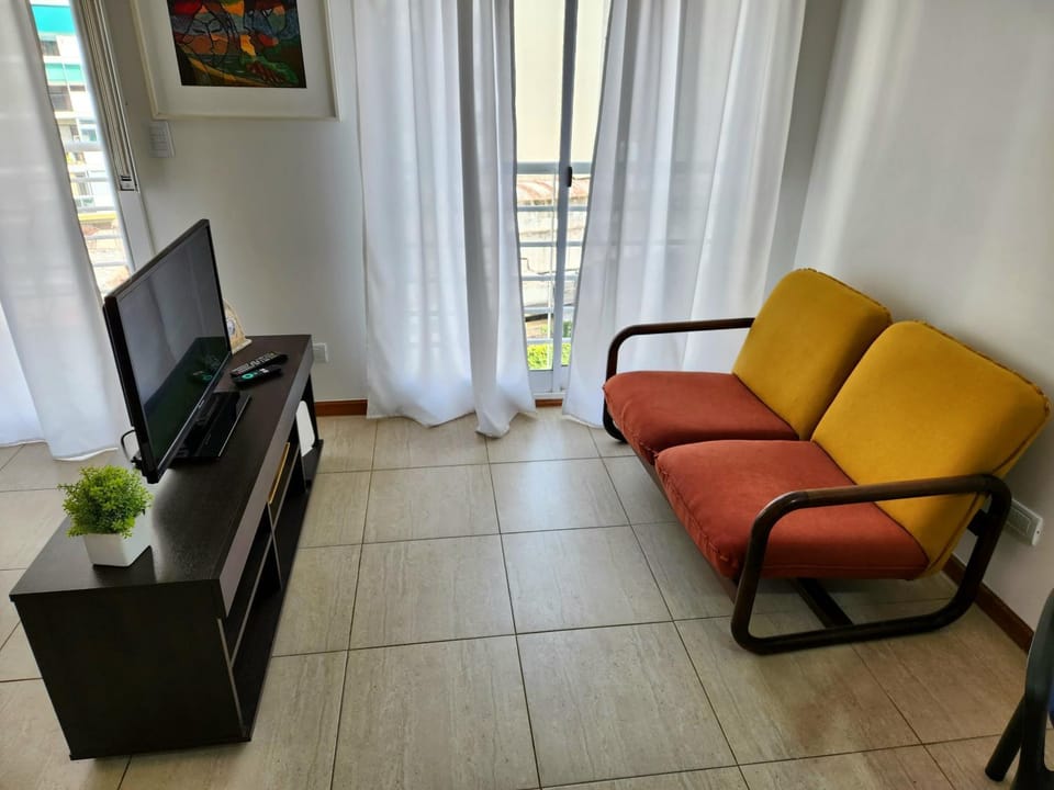 TV and multimedia, Living room, Evening entertainment