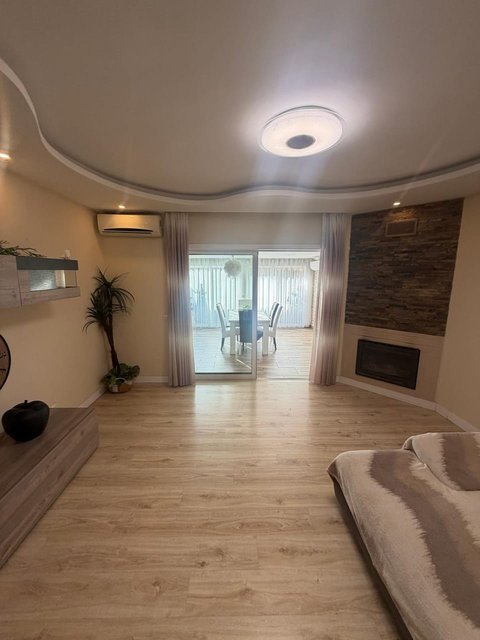 Seating area, fireplace