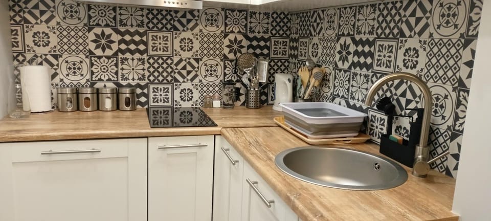 Coffee/tea facilities, Kitchen or kitchenette, pet friendly, stove