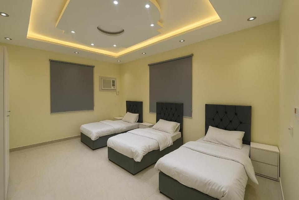 Bed, Photo of the whole room, Bedroom, microwave, air conditioner, air conditioner