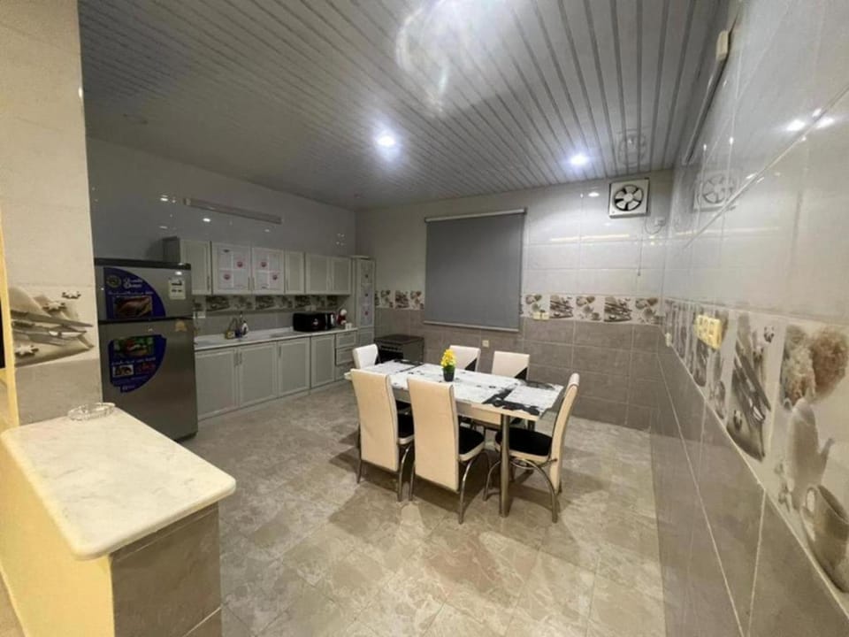 Kitchen or kitchenette, Dining area, Food, Food