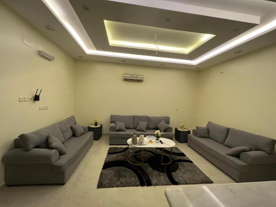 Communal lounge/ TV room, TV and multimedia, Living room, Decorative detail, Decorative detail, Seating area, Dining area, Evening entertainment, Evening entertainment, Entertainment, Entertainment, air conditioner