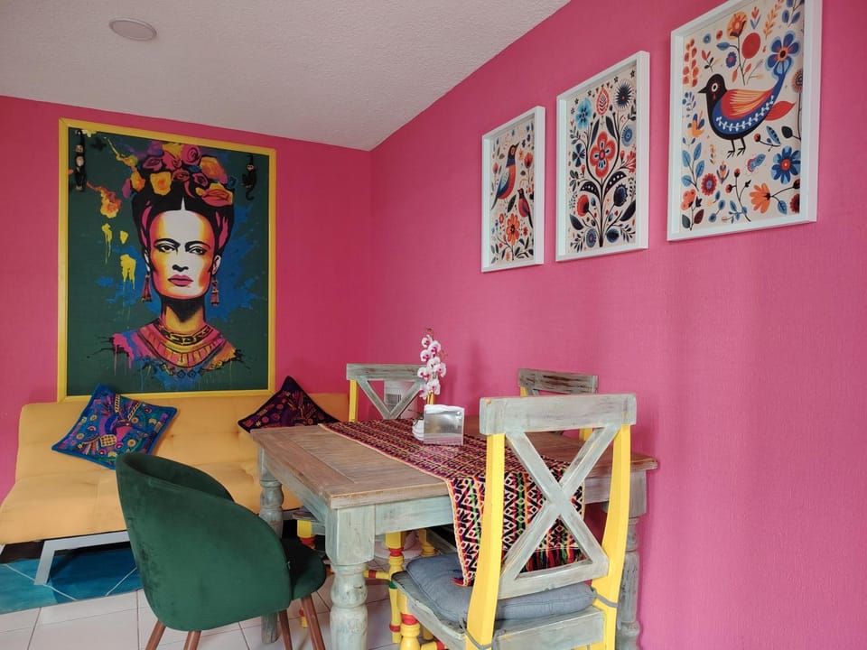 Depa de Frida frente al Aeropuerto 2 habitaciones Apartment in Mexico City