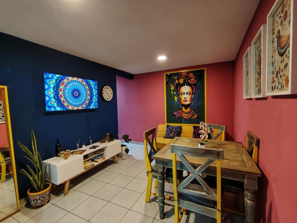 Depa de Frida frente al Aeropuerto 2 habitaciones Apartment in Mexico City