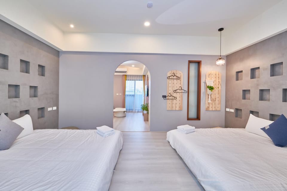 Bed, Photo of the whole room, Bedroom
