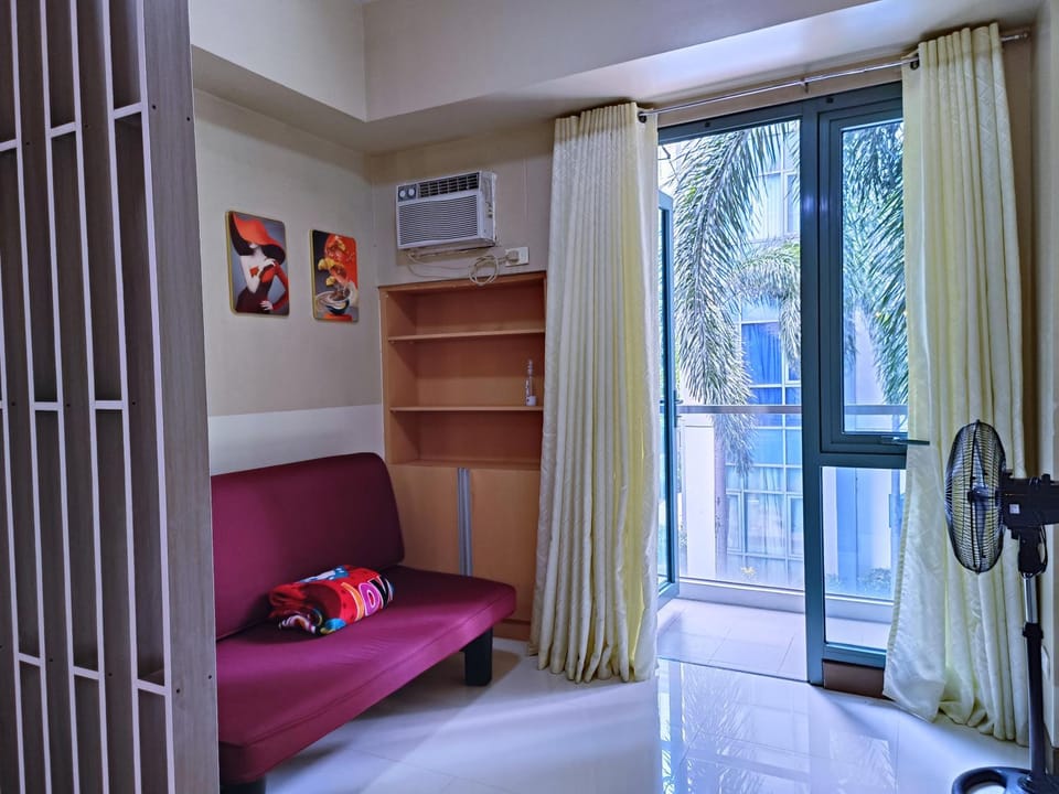 1BR at TWO PALMTREE VILLAS Across Manila airport terminal 3 Apartment in Pasay