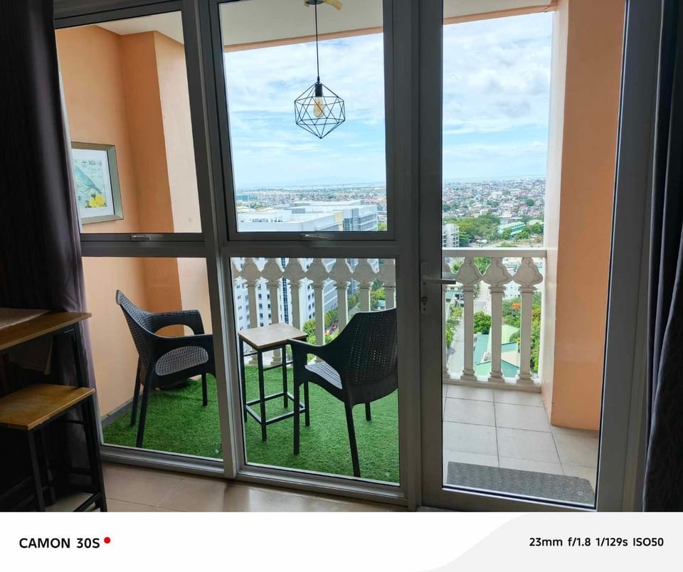 Cozy condo with balcony in Taguig Apartment hotel in Makati