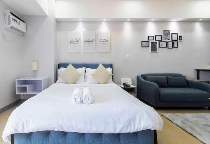 Cozy condo with balcony in Taguig Apartment hotel in Makati