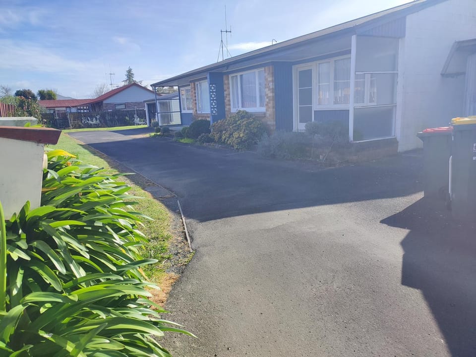 Property building, Neighbourhood