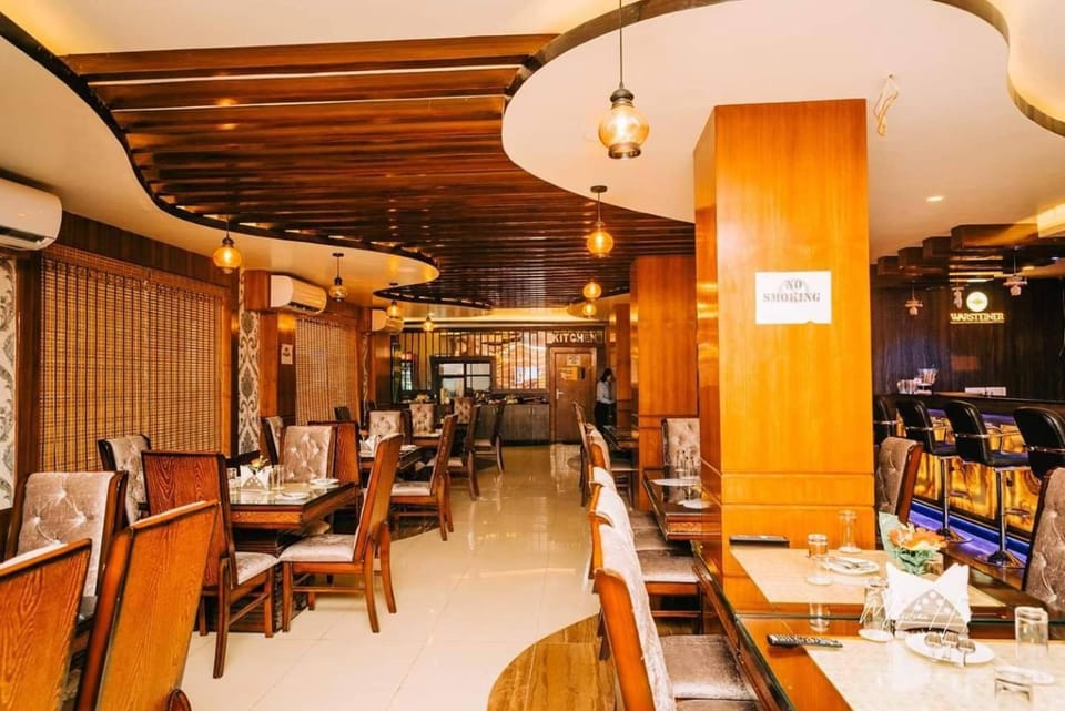 Restaurant/places to eat, Restaurant/places to eat