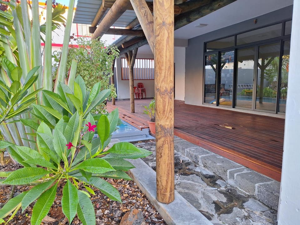 Three bedrooms House on first floor and access to swimming pool Apartment in Rivière Noire District, Mauritius