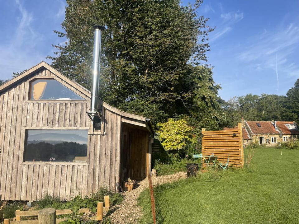 The Cabin at Shambala- now with sauna available to book! Cabin in England