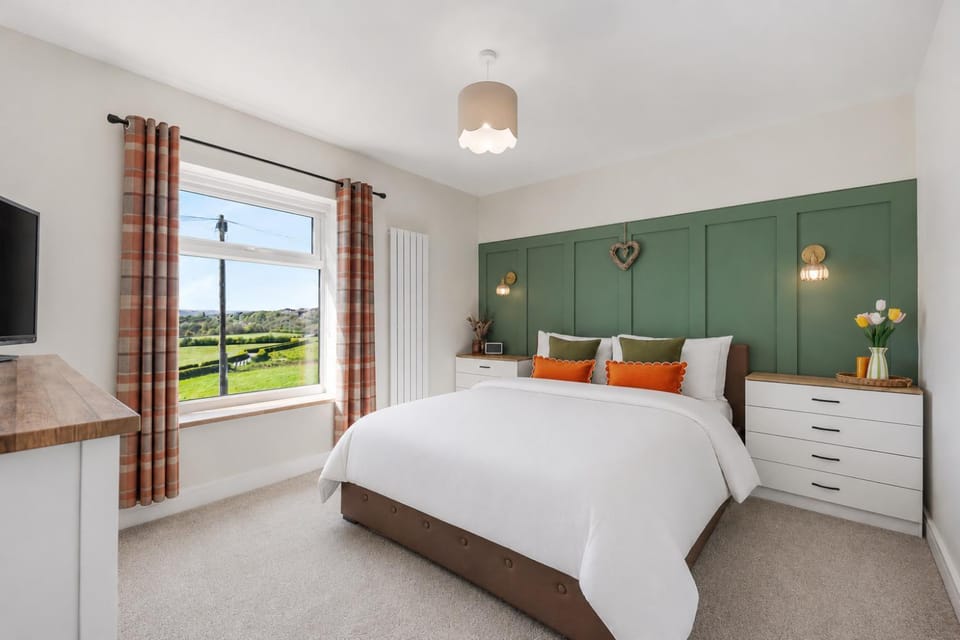 Bed, Photo of the whole room, Bedroom