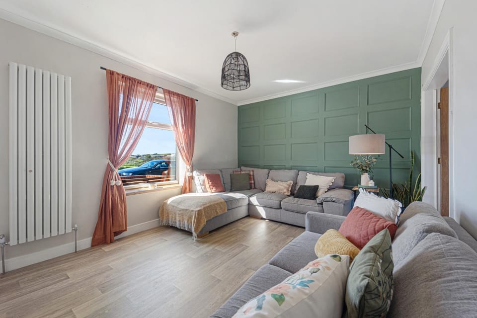 Living room, Photo of the whole room, Seating area