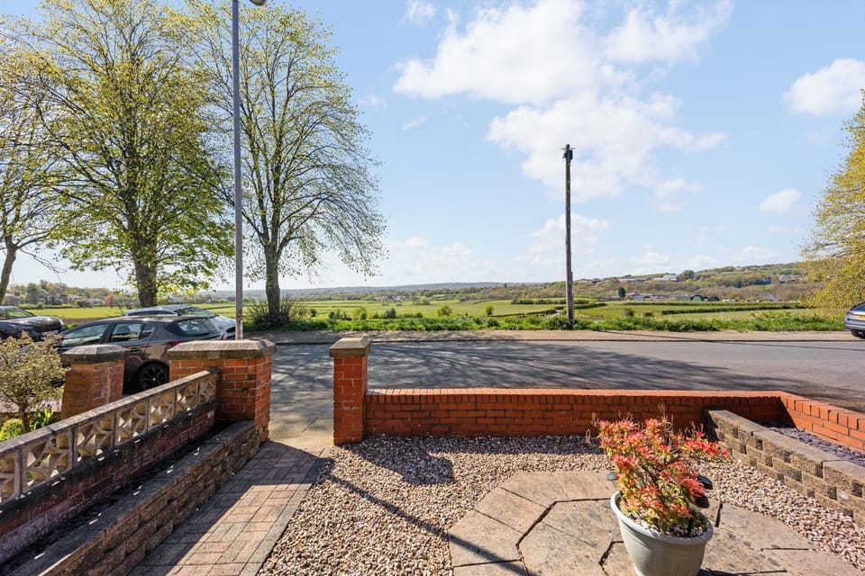 Spring, Day, Neighbourhood, Natural landscape, Garden, Garden view, Parking