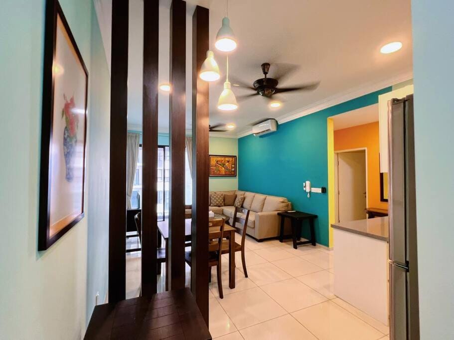 TV and multimedia, Living room, Seating area, Dining area, fireplace