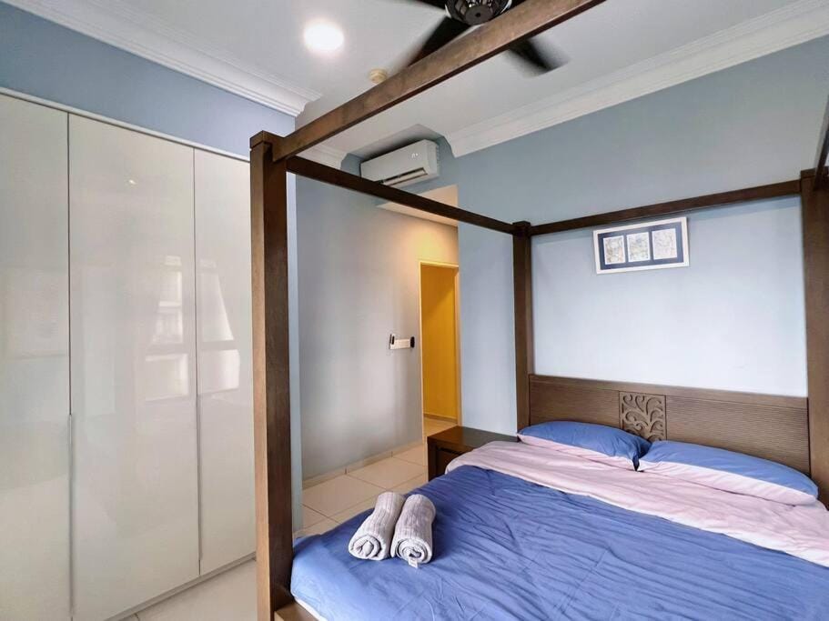 Bed, Photo of the whole room, Bedroom, towels, wardrobe, air conditioner