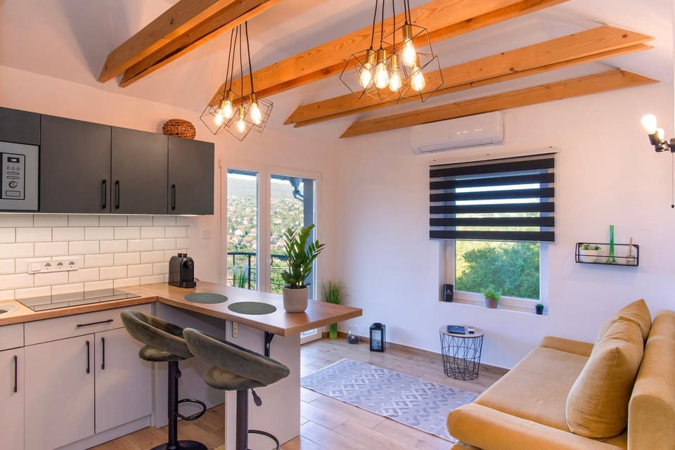 Day, Kitchen or kitchenette, Living room, Time of day, kitchen, kitchen