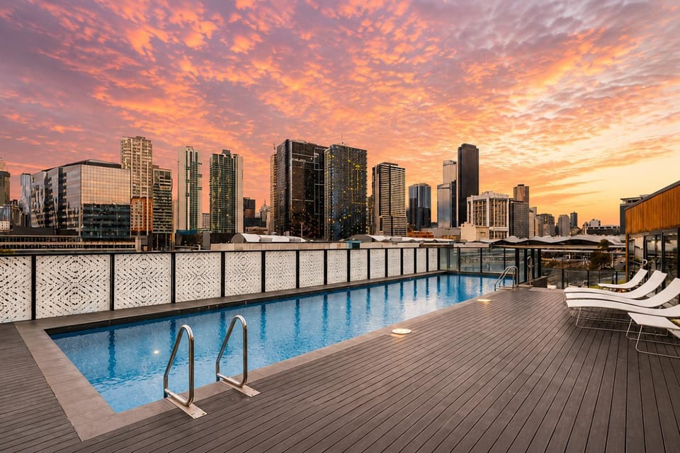 Rooftop Pool 2BR Apt at Marvel Stadium with Free Parking Apartment in Melbourne