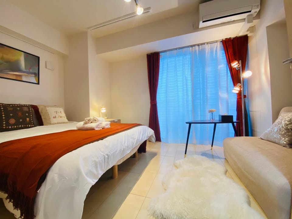 Photo of the whole room, Bedroom