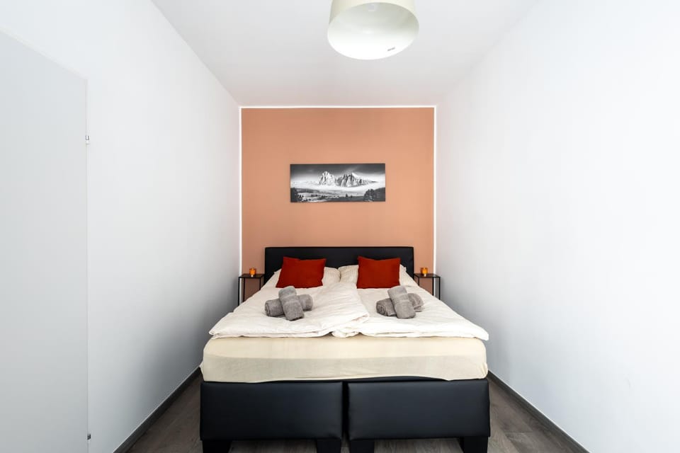 N14 Enjoy Apartments, AC ,quiet street, two bedrooms sleeps 6, very Spacey Apartment in Vienna