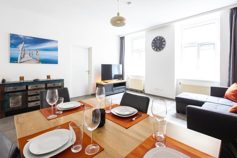 TV and multimedia, Seating area, Dining area, Evening entertainment