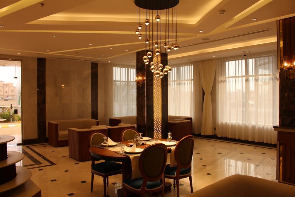 Restaurant/places to eat, Restaurant/places to eat