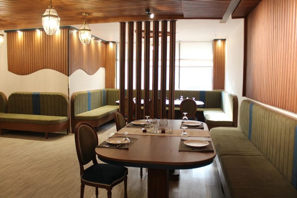 Restaurant/places to eat, Restaurant/places to eat