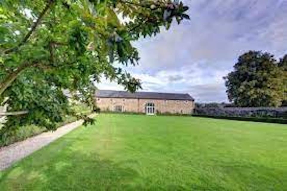 Property building, Day, Natural landscape, Garden, Garden view