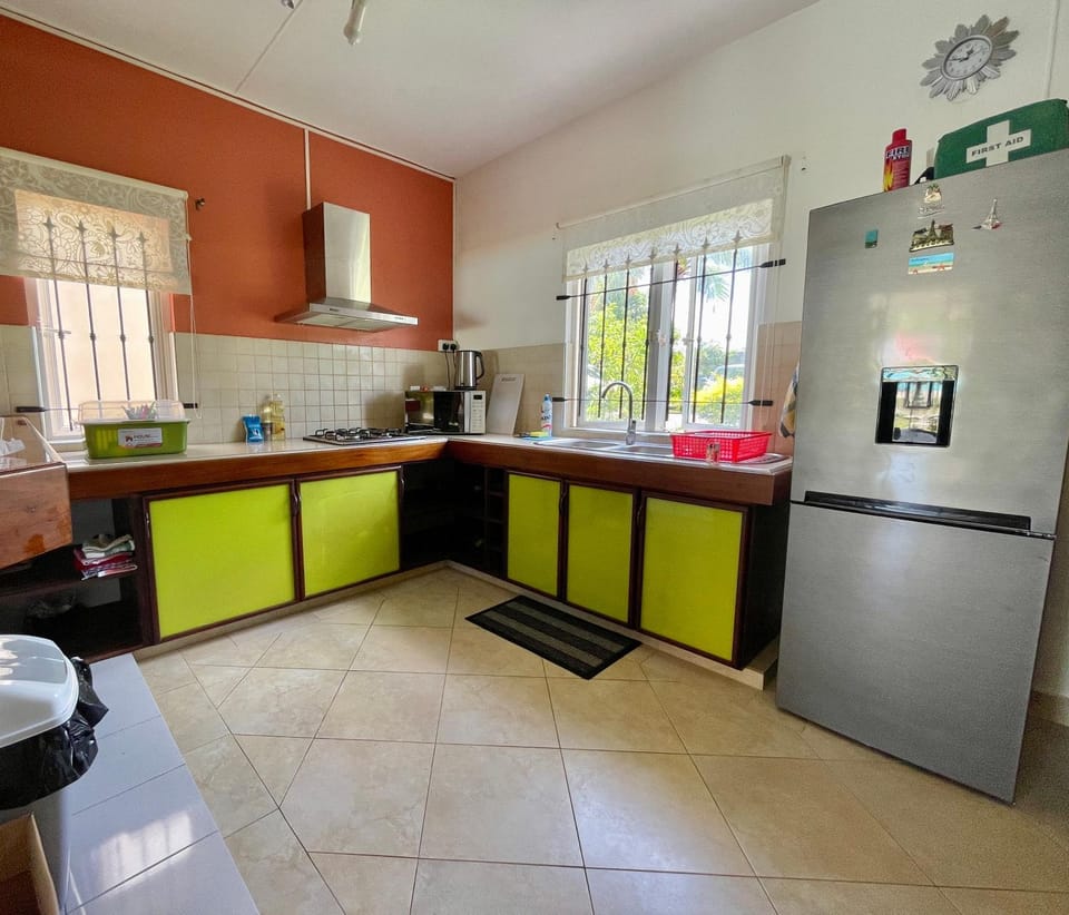 Kitchen or kitchenette, oven